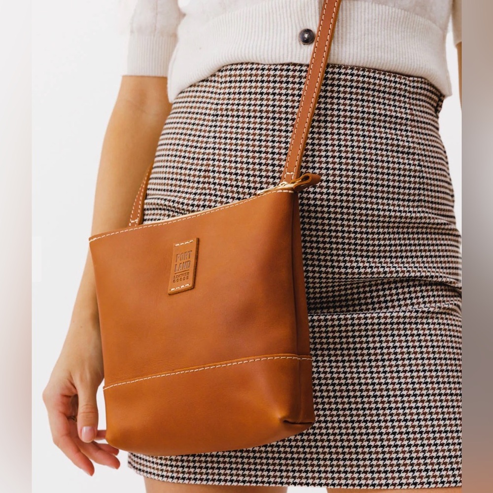 Portland Leather Festival‎ Crossbody Bag Honey Leather Adjustable Strap